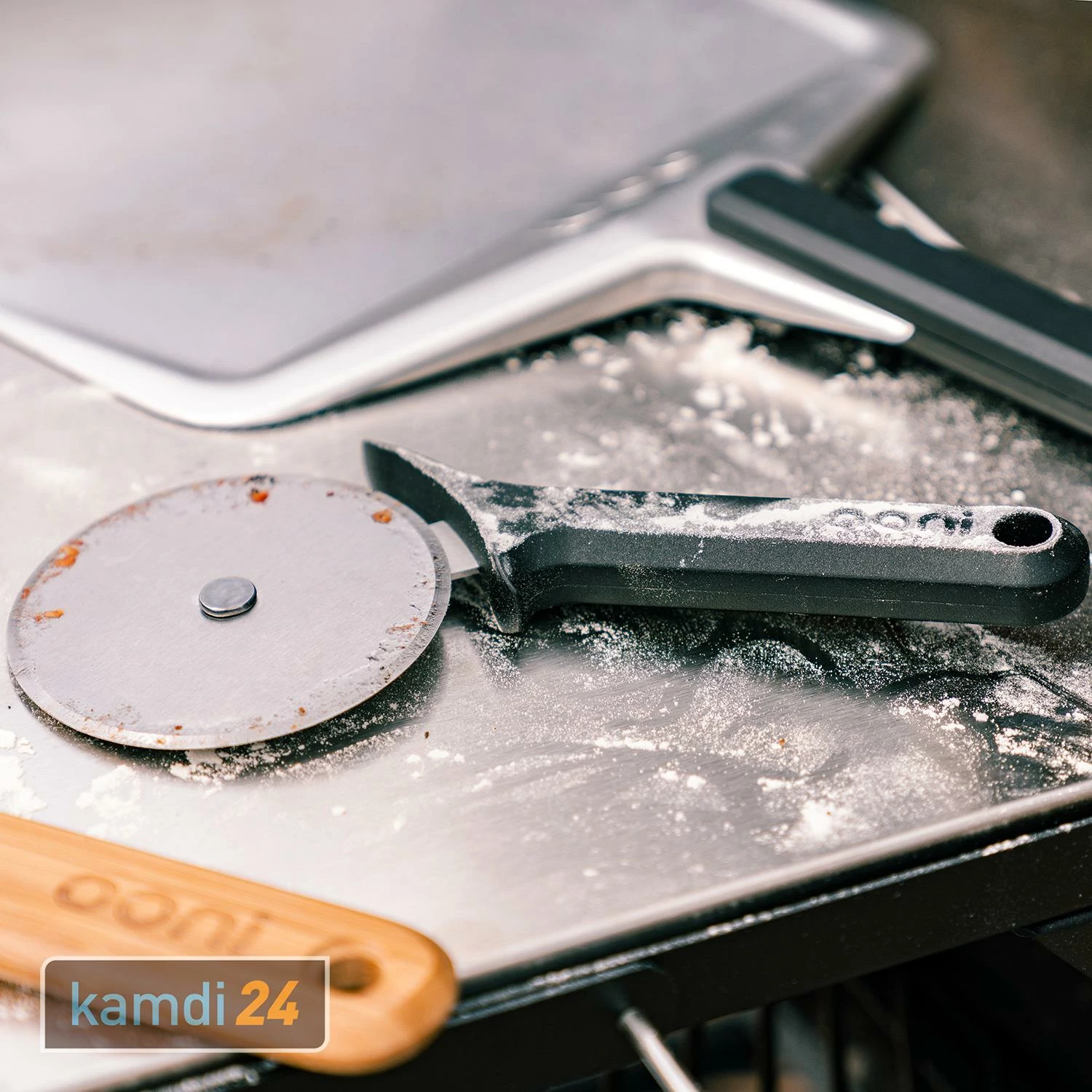 Ooni Pizzaschneider 3 Ooni Pizzaschneider – Bild 3