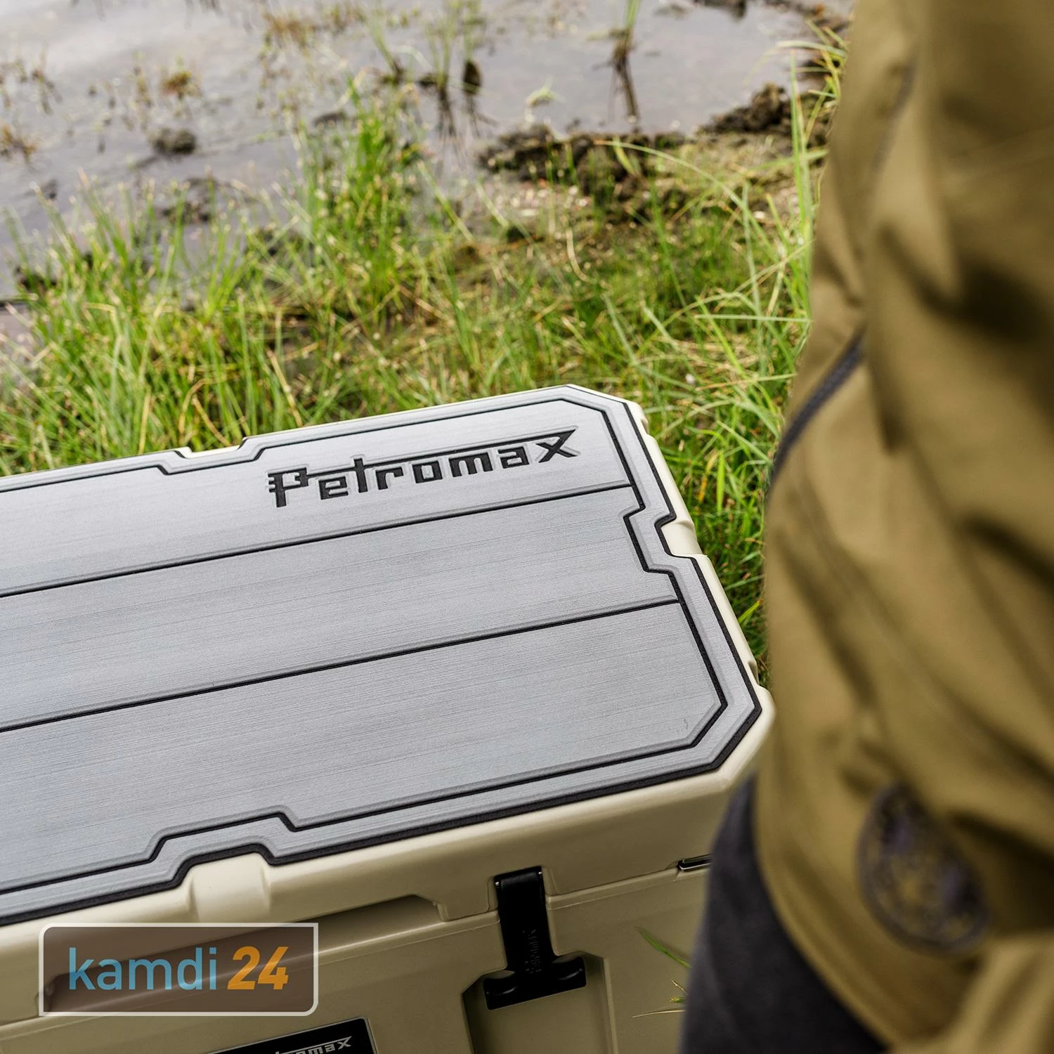 Petromax Haft-Auflage Für Kühlbox Kx25 Grau Mit Linien 4 Petromax Haft-Auflage Für Kühlbox Kx25 Grau Mit Linien – Bild 4